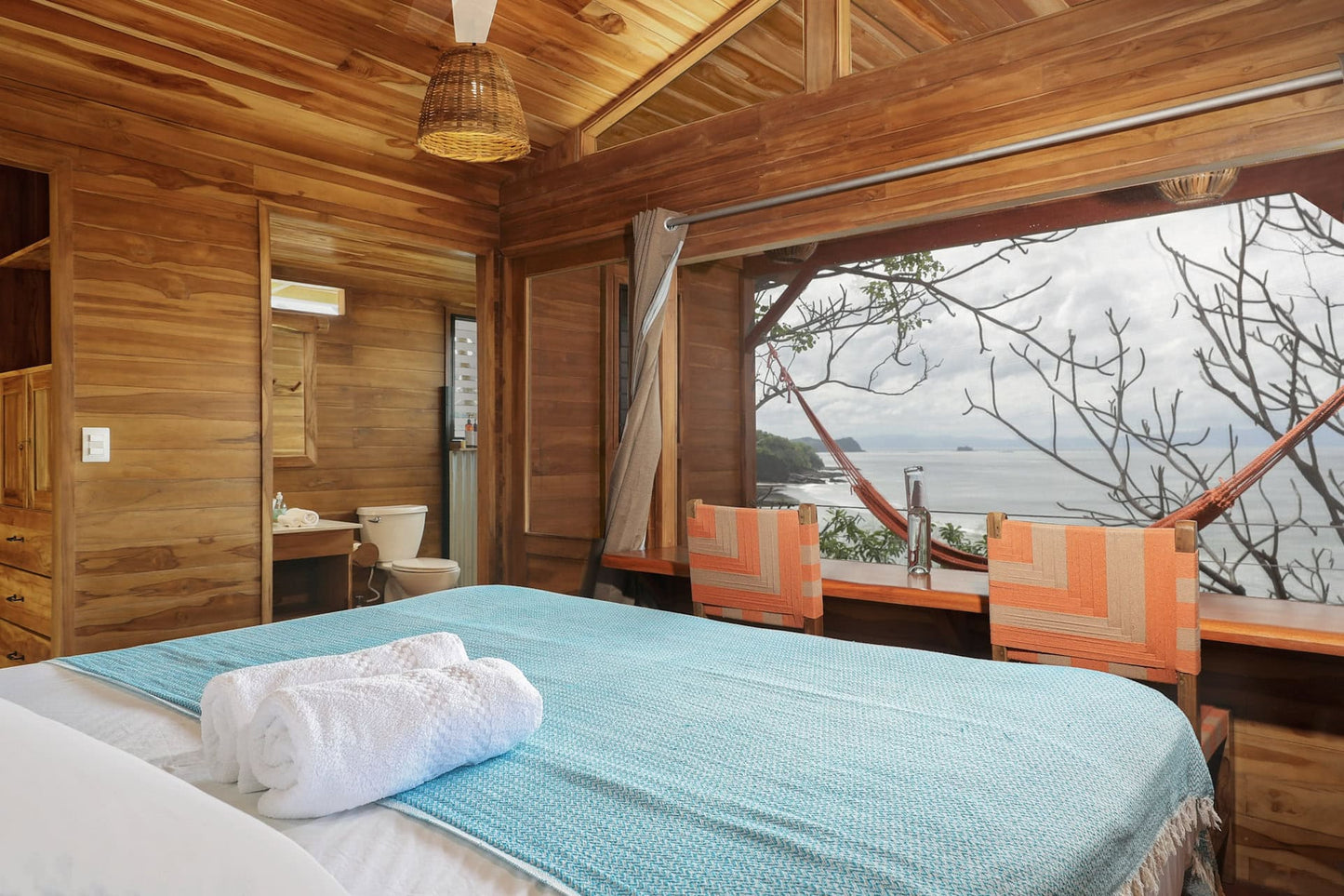 La Ballena – Shared Cliffside Cabin for 2 with Ocean Views