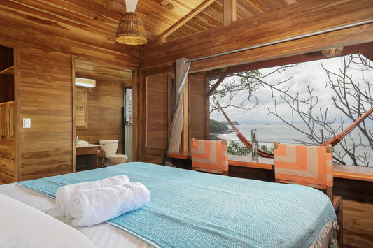 La Ballena – Shared Cliffside Cabin for 2 with Ocean Views