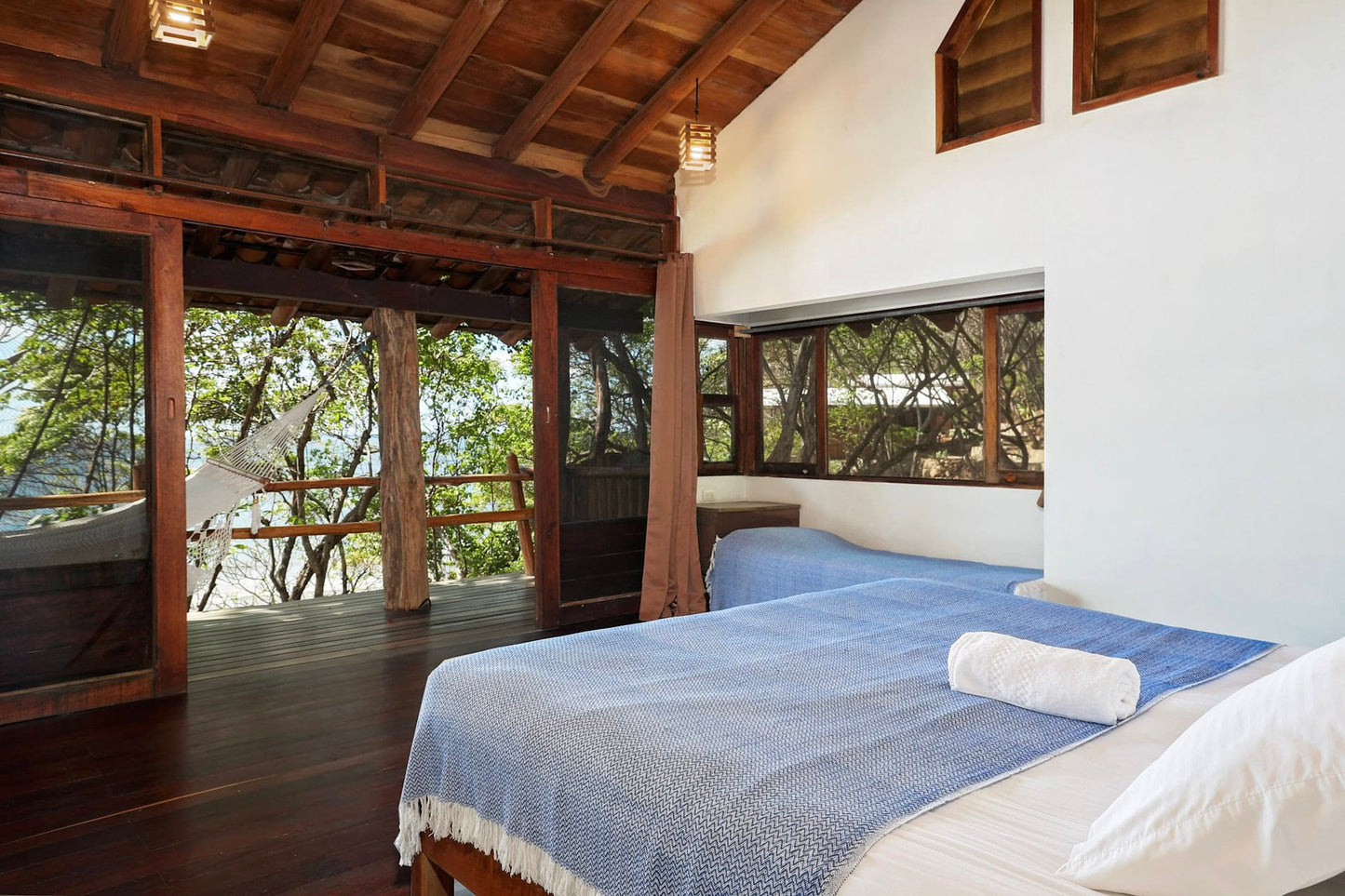 Villa Cortez – 2 Bedroom Beachfront Cottage with Shared Rooms