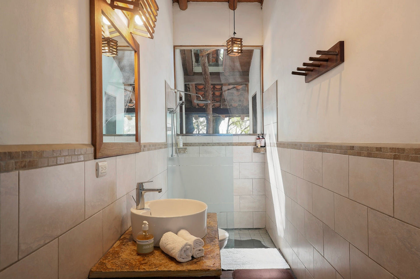 Villa Cortez – 2 Bedroom Beachfront Cottage with Shared Rooms
