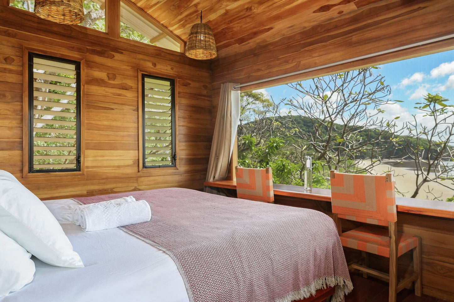 La Delfin – Private Cliffside Ocean View Cabin
