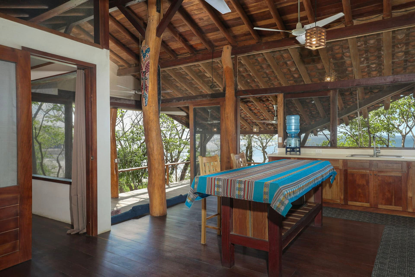 Villa Cortez – 2 Bedroom Beachfront Cottage with Shared Rooms