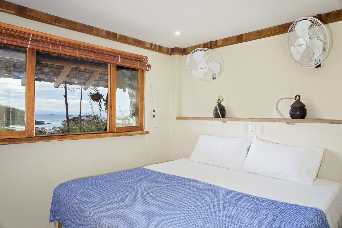 Casita – 3 private rooms with shared bathrooms in one large cabin