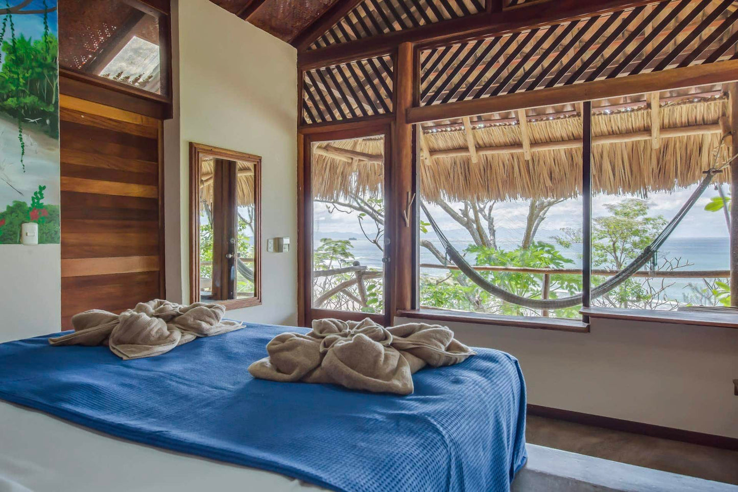 Pelicano – Shared Room for 2 with Ocean Views