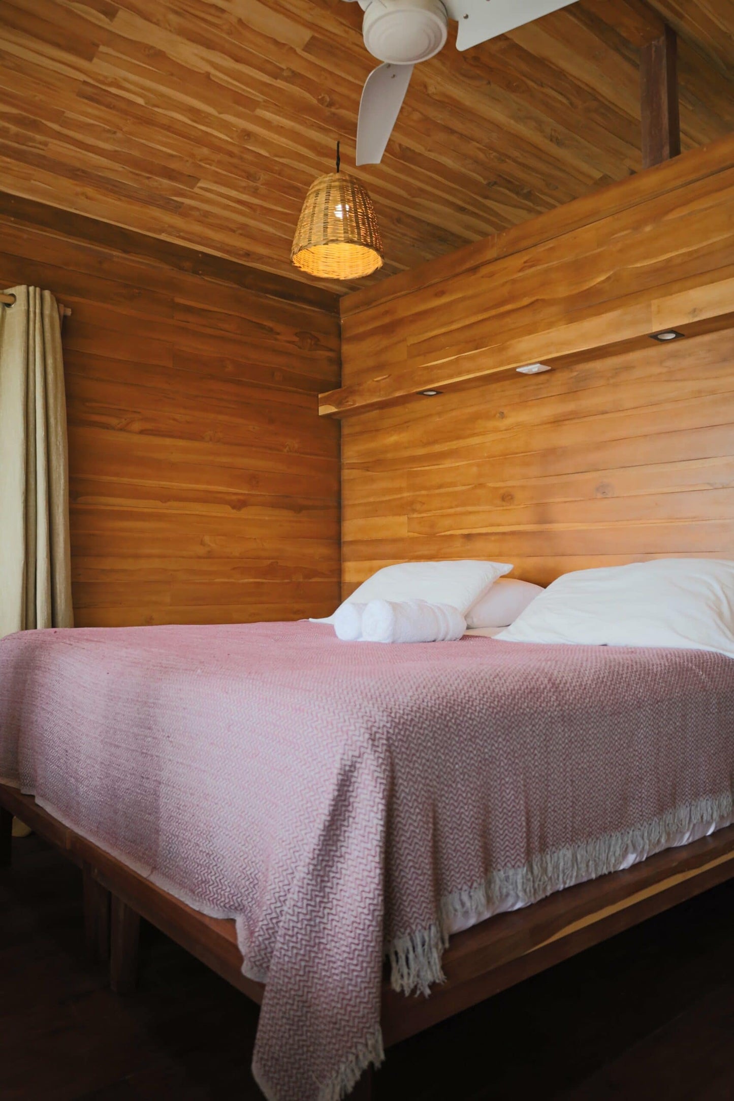 La Tortugita – Shared Cliffside Cabin for 2 with Ocean Views