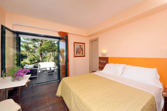 2026 Italy Retreat: Seaview Room with Terrace - SINGLE/DOUBLE ($4565 - $5,665/PER PERSON)