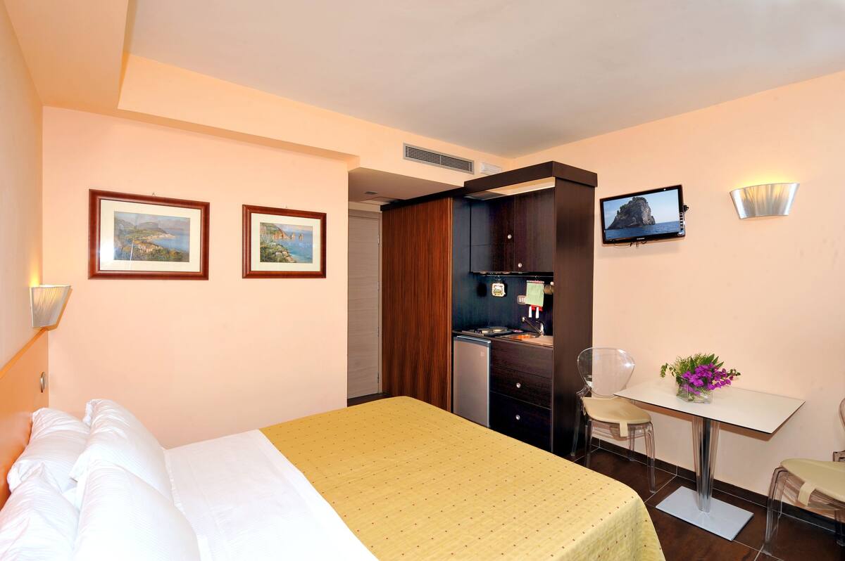2026 Italy Retreat: Standard Room with 2 Twins on the Main Level- DOUBLE OCCUPANCY ($4265/ PER PERSON)
