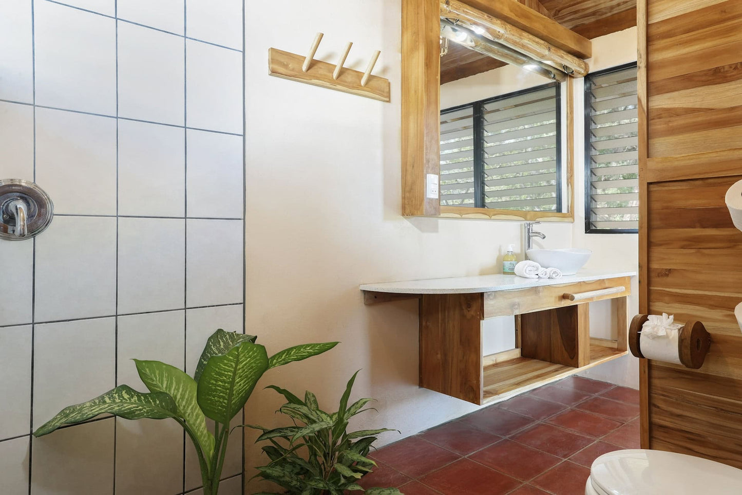 La Tortugita – Shared Cliffside Cabin for 2 with Ocean Views