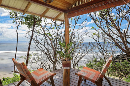 La Delfin – Private Cliffside Ocean View Cabin