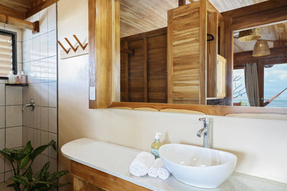 La Tortugita – Shared Cliffside Cabin for 2 with Ocean Views