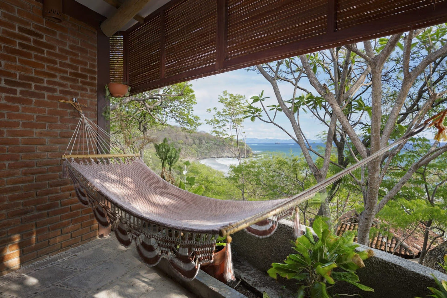 Jicaro – Shared Room for 2 with Ocean Views