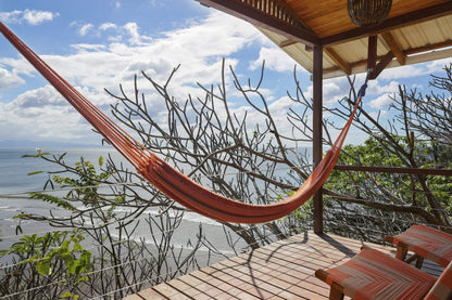 La Tortugita – Shared Cliffside Cabin for 2 with Ocean Views